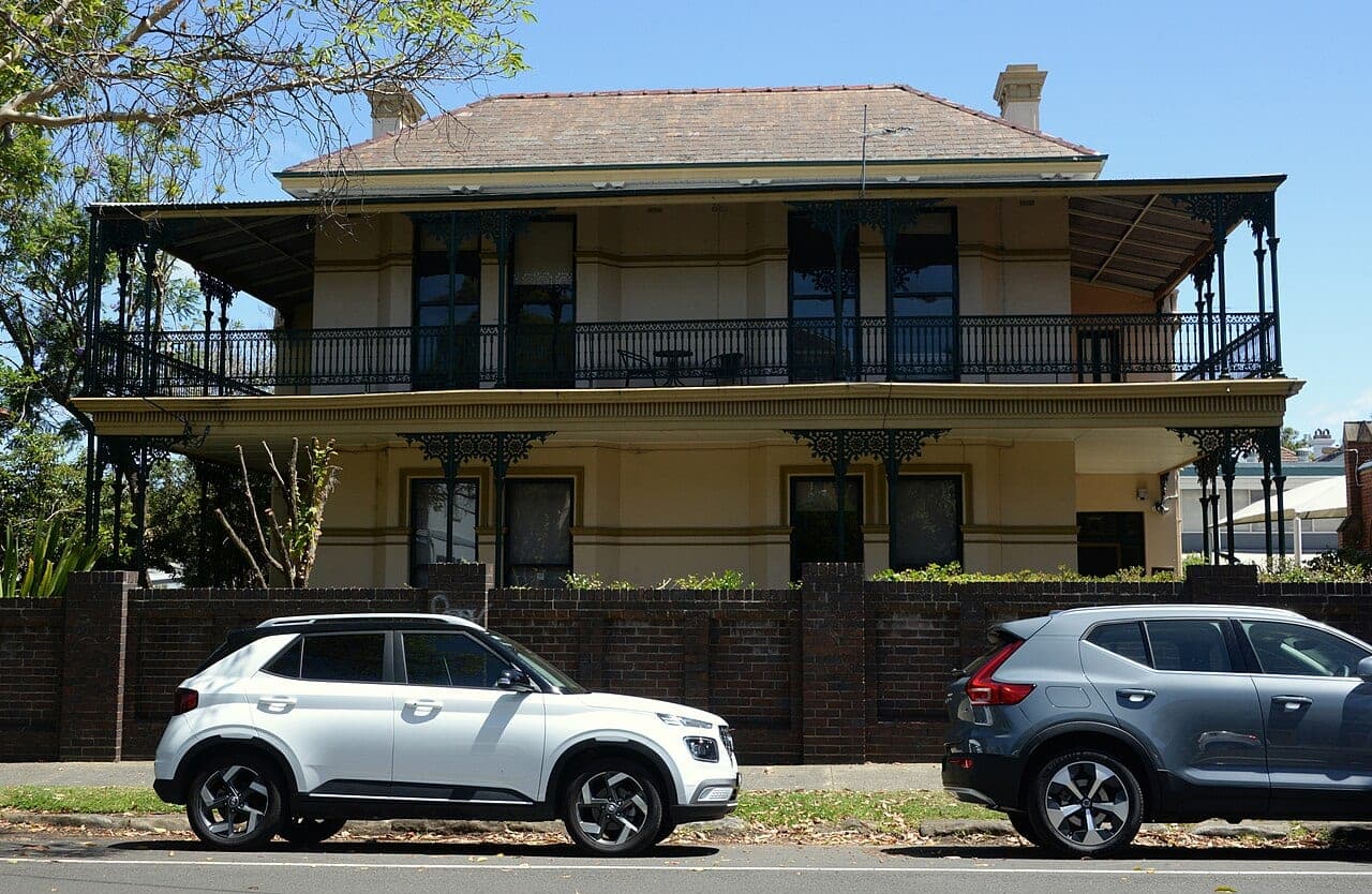 Italianate terrace with rendered façade and parapet